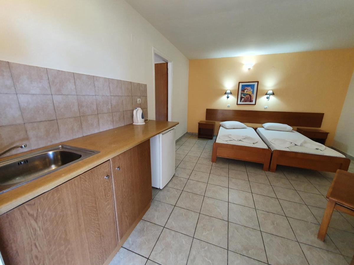 Vivian Hotel Laganas Buitenkant foto